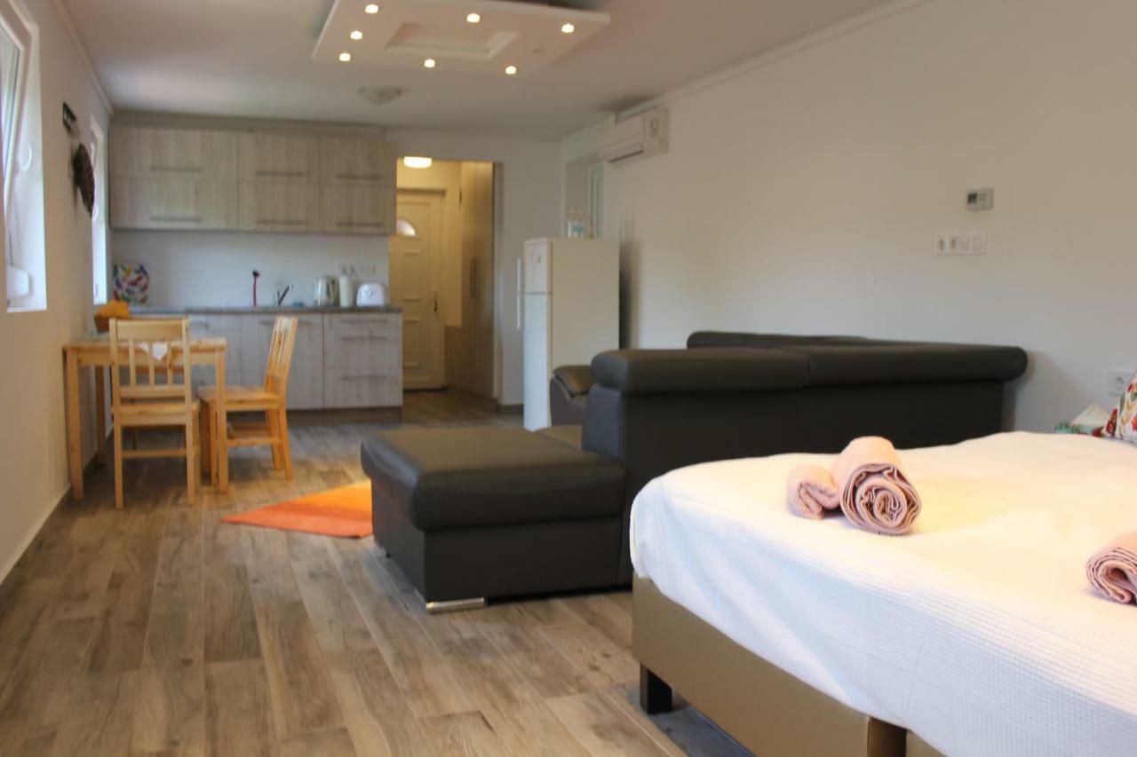 Magnolia Apartman Lägenhet Siófok Exteriör bild