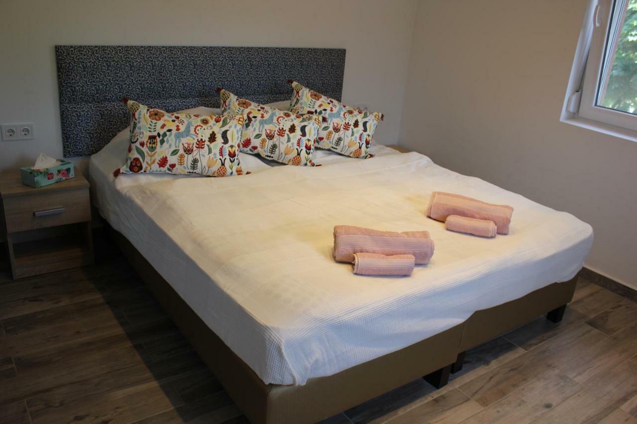 Magnolia Apartman Lägenhet Siófok Exteriör bild